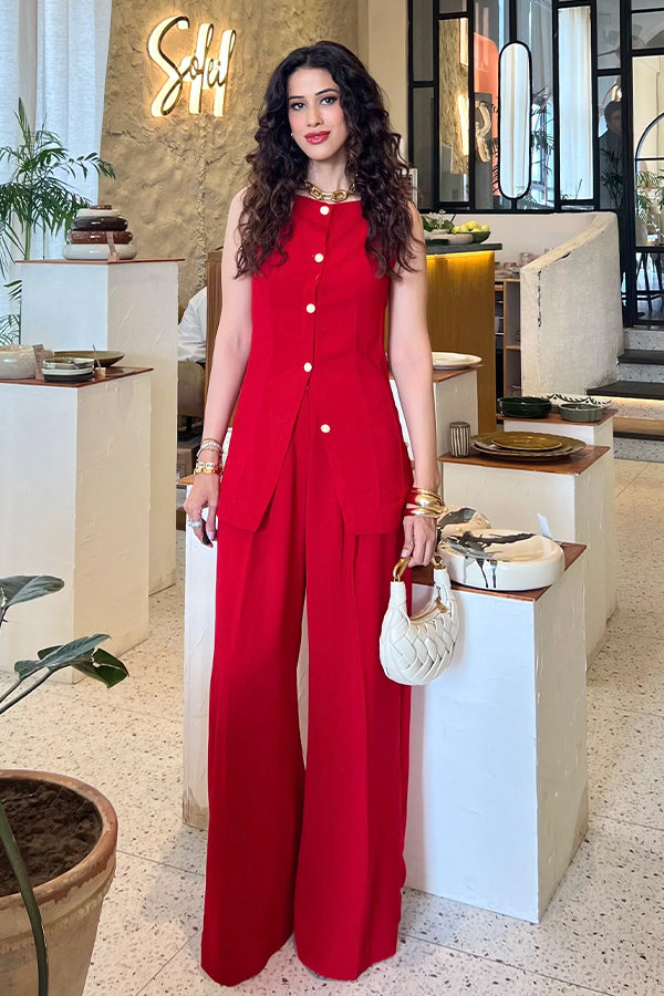 RED OUTFIT